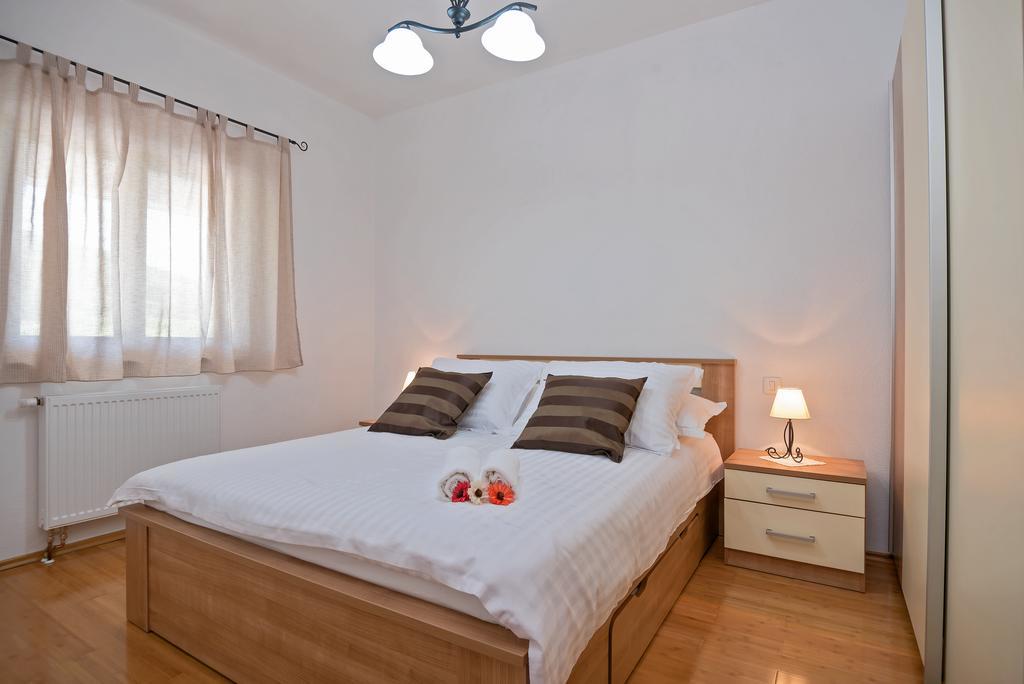 Villa Vinea Prapatnica Экстерьер фото