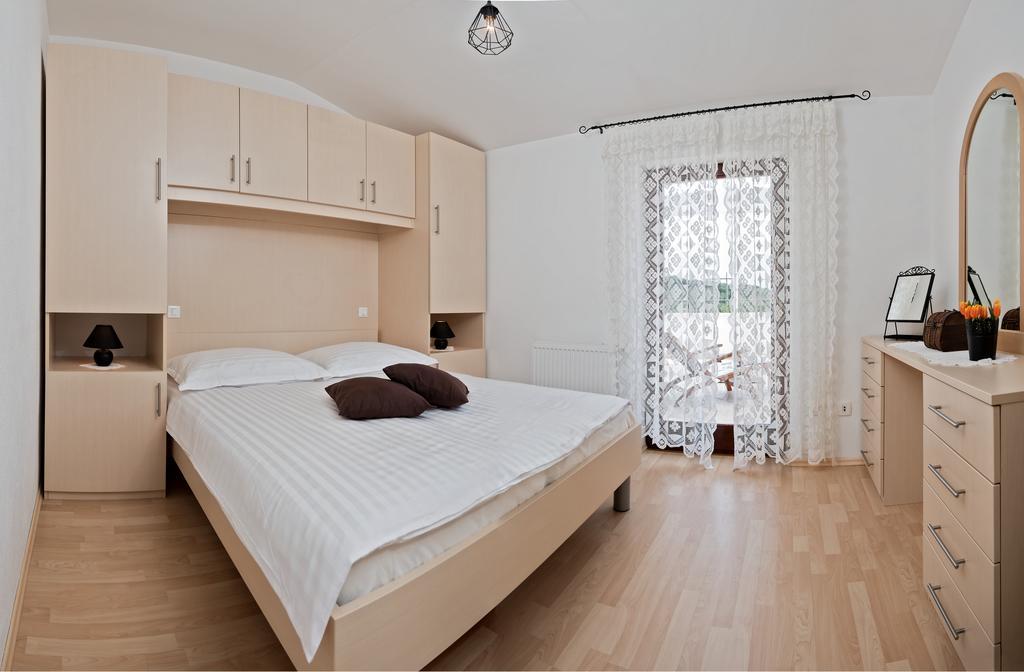 Villa Vinea Prapatnica Экстерьер фото